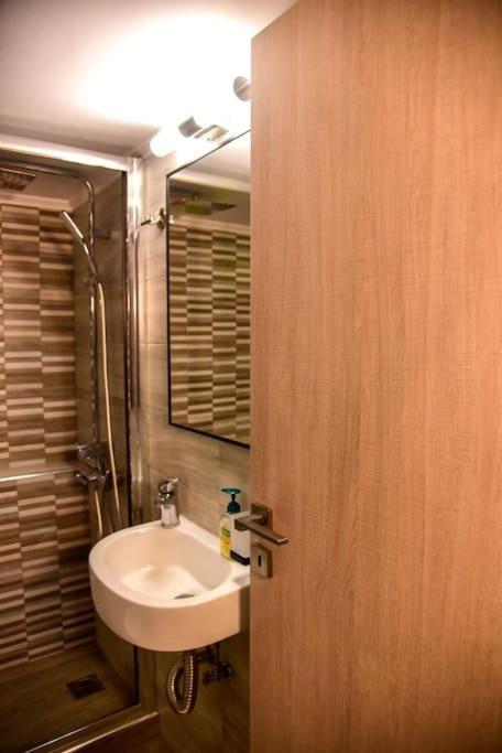 Ομορφο Διαμερισμα Apartment Athens Ngoại thất bức ảnh